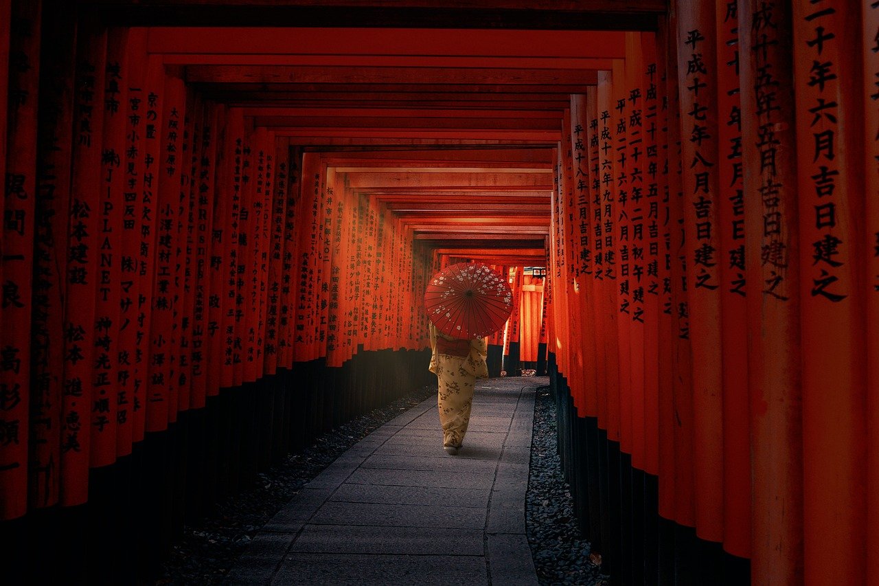 senbon torii, torii, japanese woman-6389421.jpg